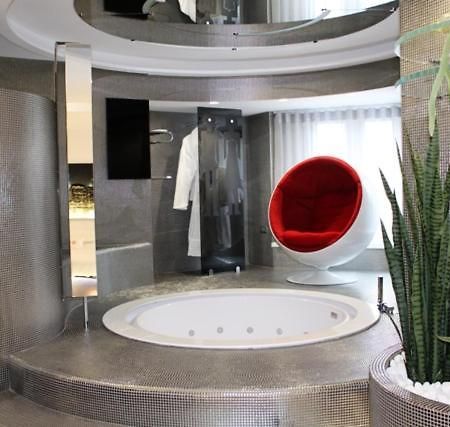 Domus Grand Hotel เรนเด ภายนอก รูปภาพ