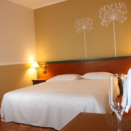 Domus Grand Hotel เรนเด ภายนอก รูปภาพ
