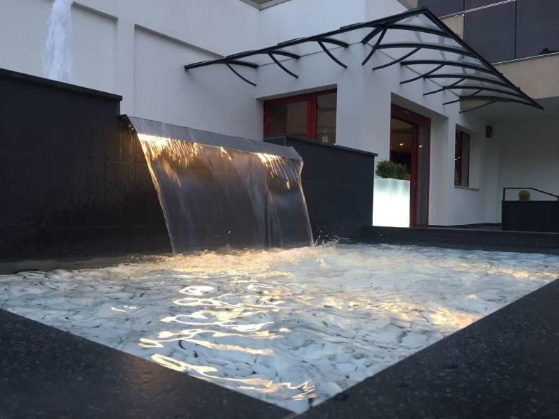 Domus Grand Hotel เรนเด ภายนอก รูปภาพ