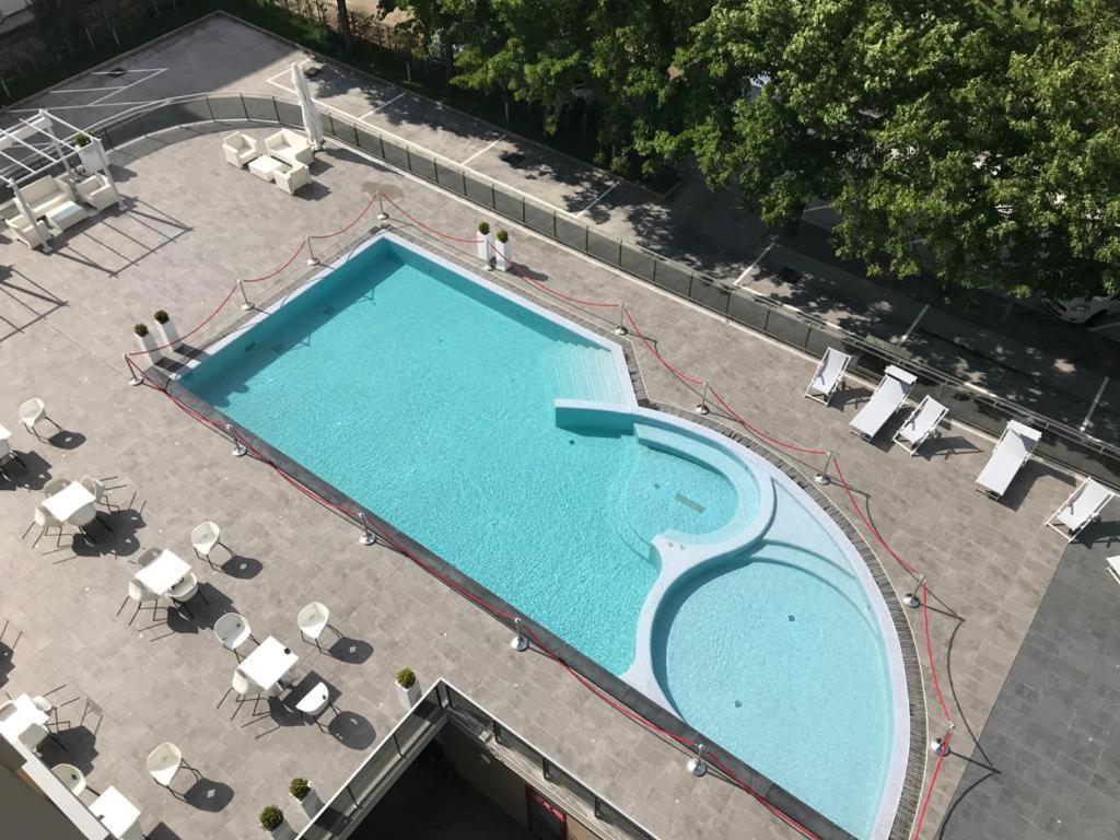 Domus Grand Hotel เรนเด ภายนอก รูปภาพ