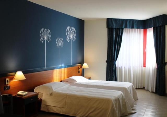 Domus Grand Hotel เรนเด ภายนอก รูปภาพ