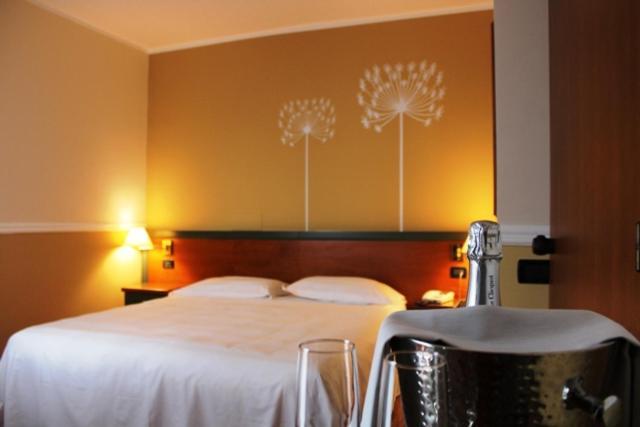 Domus Grand Hotel เรนเด ภายนอก รูปภาพ