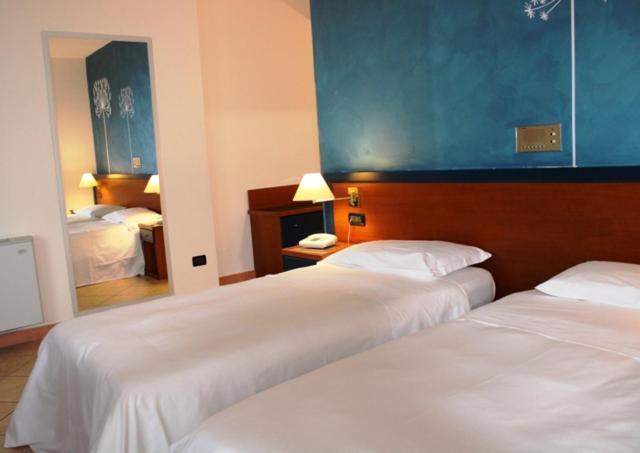 Domus Grand Hotel เรนเด ภายนอก รูปภาพ