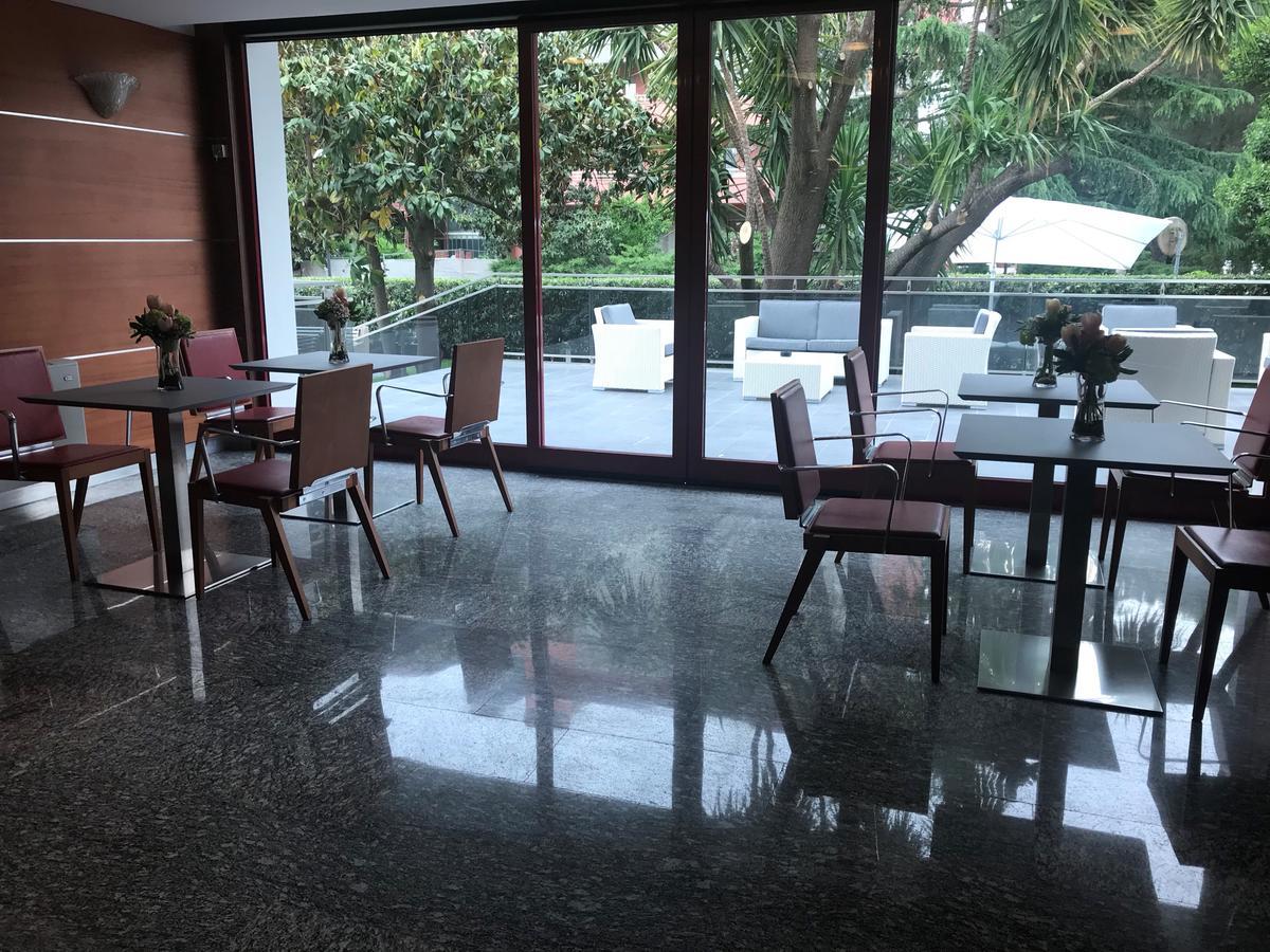 Domus Grand Hotel เรนเด ภายนอก รูปภาพ